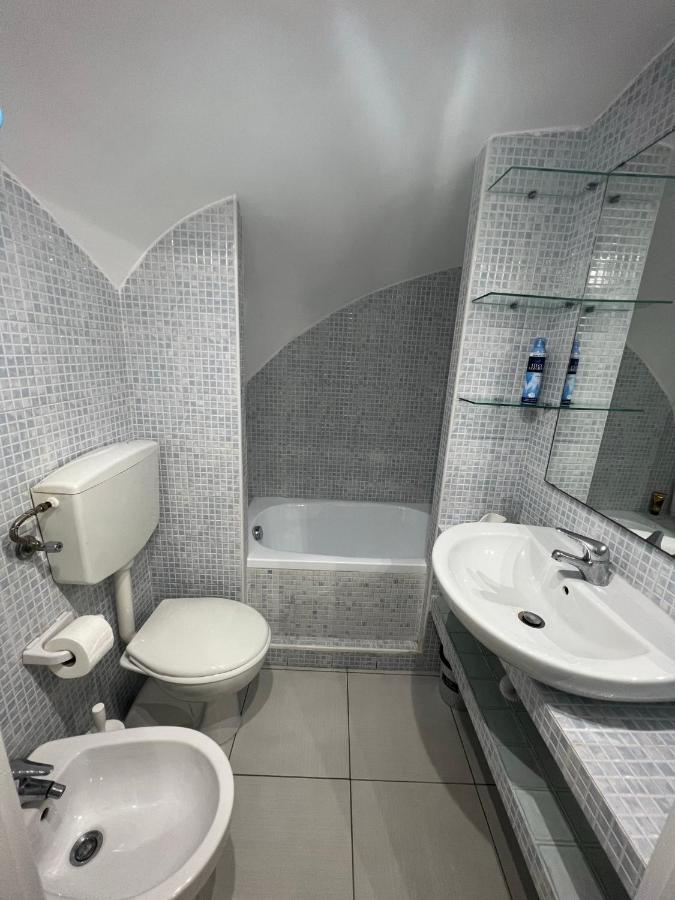 Апартаменты Sciabbacco House Неаполь Экстерьер фото